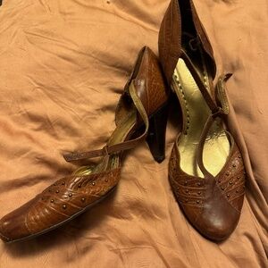 Gianni Bini Kitten Heel With Elegant Ankle Strap Size 7.5